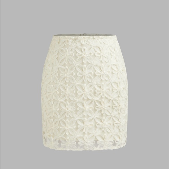 CHIFFON SQUARE NECK TEXTURE FLORAL
CAMI TOP & HIGH RISE MINI SKIRT NEW with tags - Picture 4 of 12